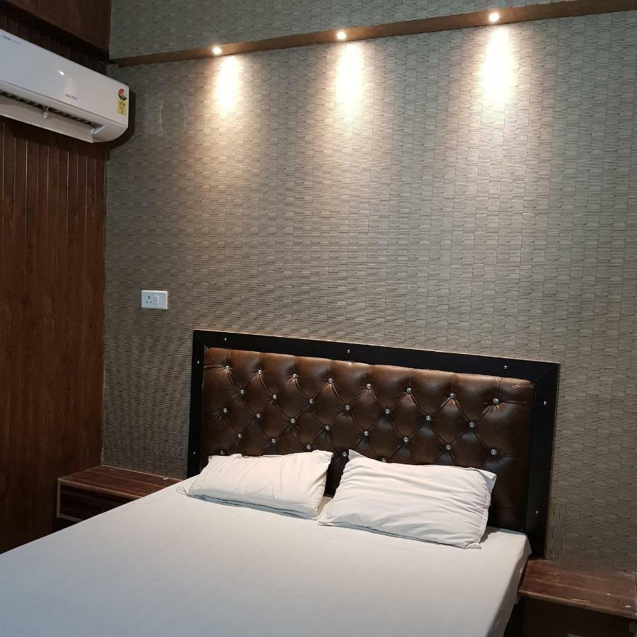Hotel Varanasi Ganges Bagian luar foto