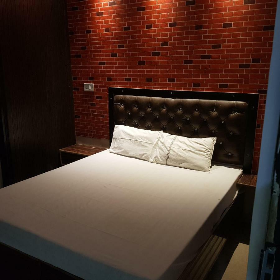 Hotel Varanasi Ganges Bagian luar foto