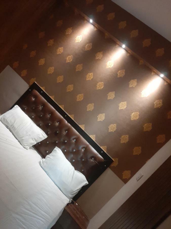 Hotel Varanasi Ganges Bagian luar foto