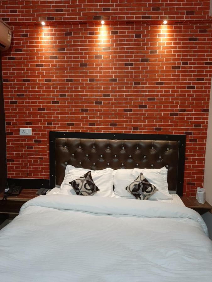 Hotel Varanasi Ganges Bagian luar foto