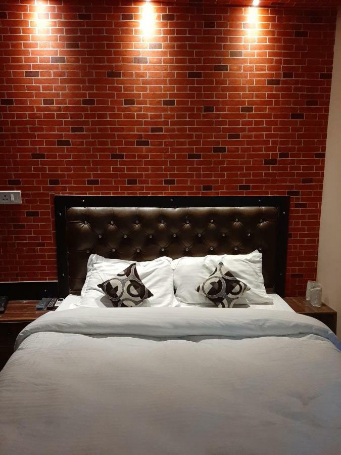 Hotel Varanasi Ganges Bagian luar foto
