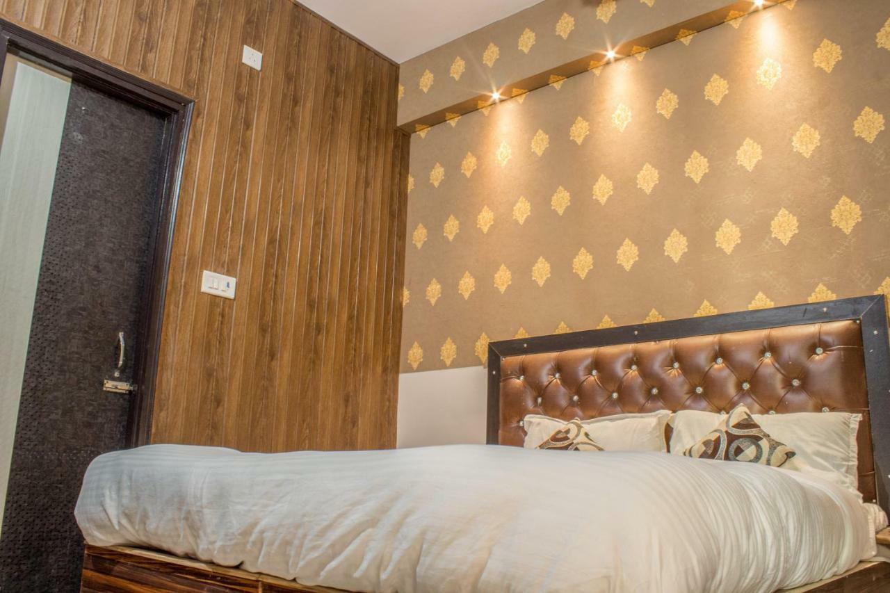 Hotel Varanasi Ganges Bagian luar foto