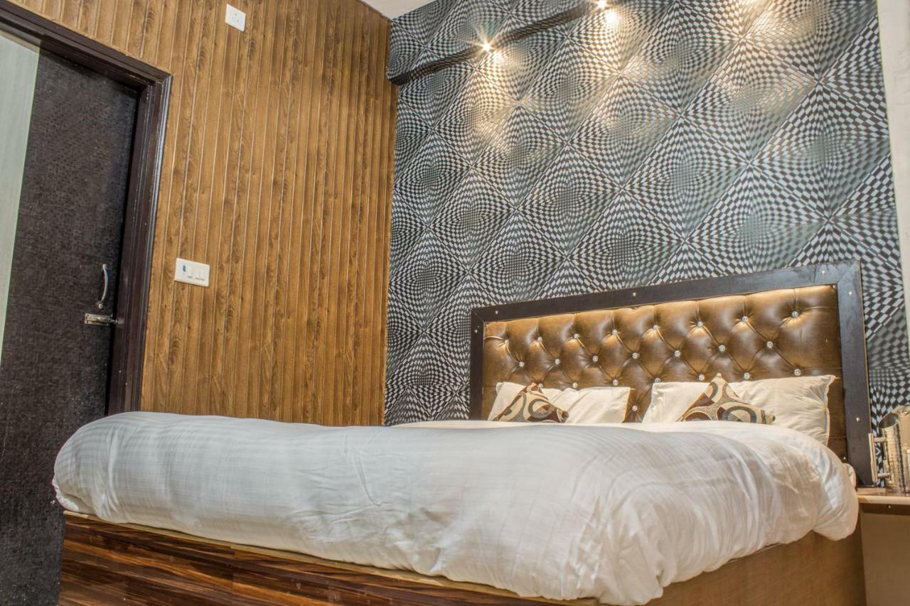 Hotel Varanasi Ganges Bagian luar foto